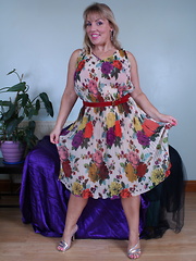 Blonde thick British housewife playing with herself